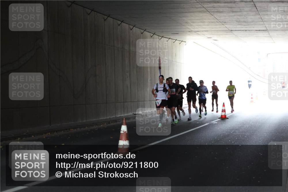 05.10.2025 - 20. swb-Marathon Bremen Michael Strokosch http://msf.ph/oto/9211800 05.10.2025 12:02:39 Laufen 292, 2116 meine-sportfotos.de