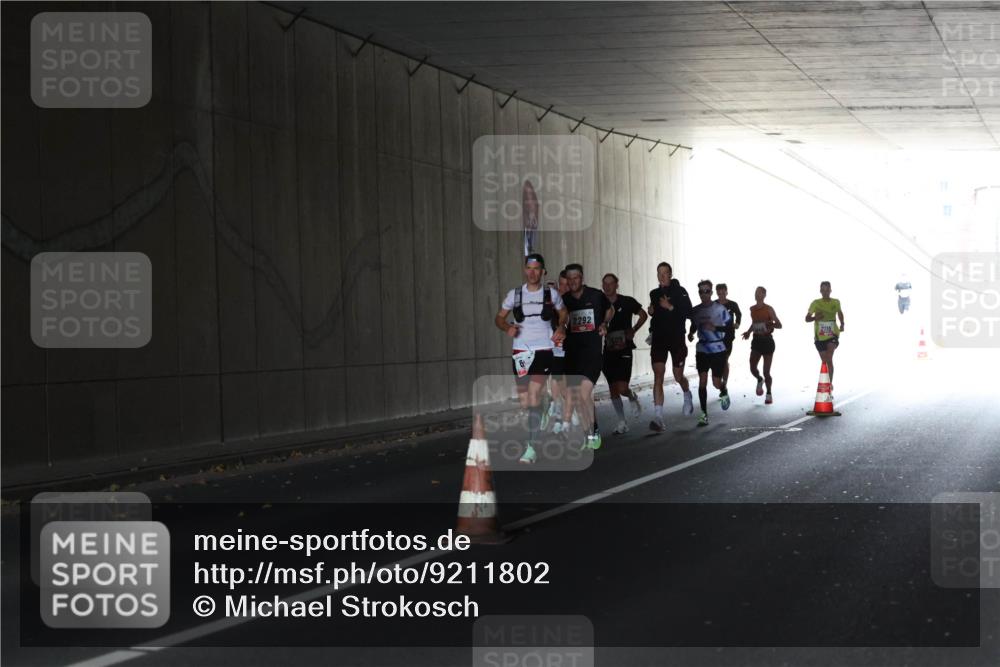 05.10.2025 - 20. swb-Marathon Bremen Michael Strokosch http://msf.ph/oto/9211802 05.10.2025 12:02:39 Laufen 6, 2292 meine-sportfotos.de