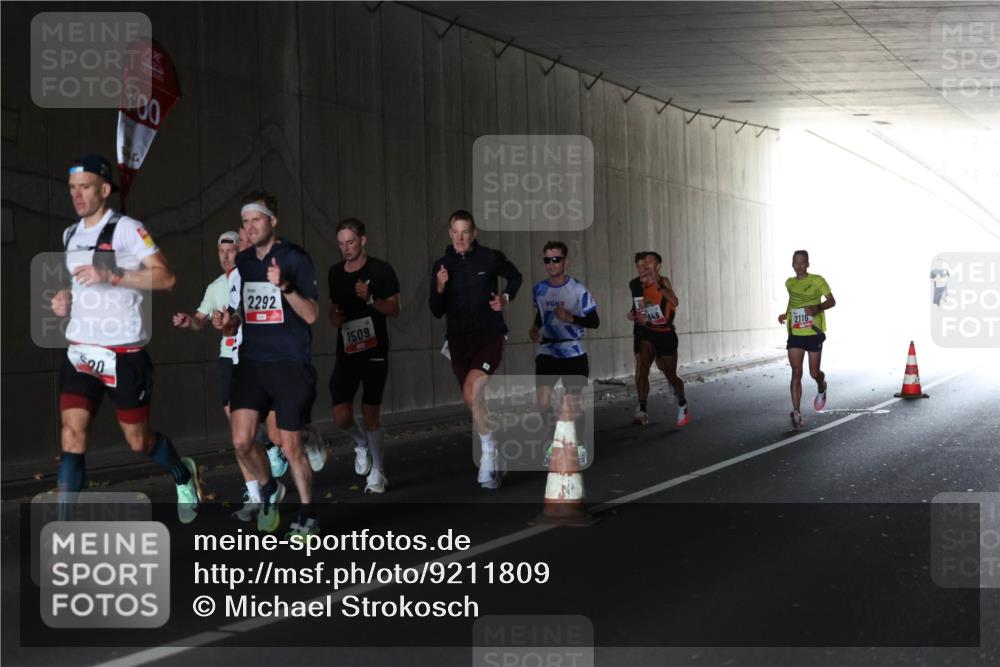 05.10.2025 - 20. swb-Marathon Bremen Michael Strokosch http://msf.ph/oto/9211809 05.10.2025 12:02:42 Laufen 3, 00, 2292, 1509, 2116 meine-sportfotos.de