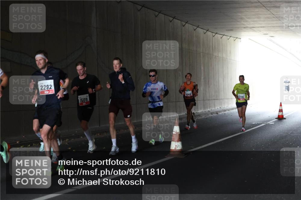 05.10.2025 - 20. swb-Marathon Bremen Michael Strokosch http://msf.ph/oto/9211810 05.10.2025 12:02:42 Laufen 2292, 1509, 948, 2116 meine-sportfotos.de