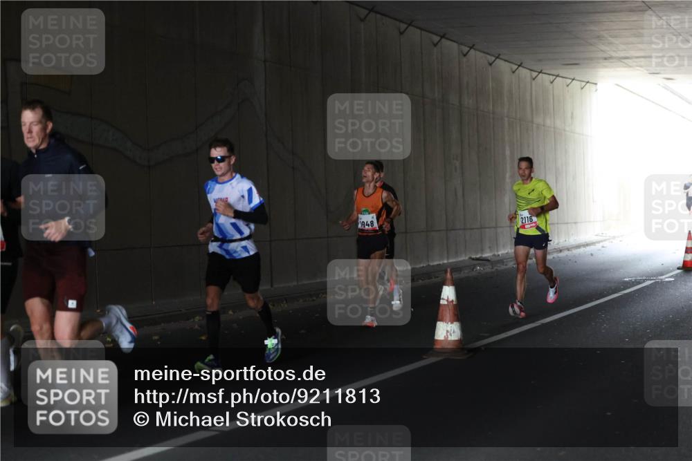 05.10.2025 - 20. swb-Marathon Bremen Michael Strokosch http://msf.ph/oto/9211813 05.10.2025 12:02:43 Laufen 48, 2116 meine-sportfotos.de