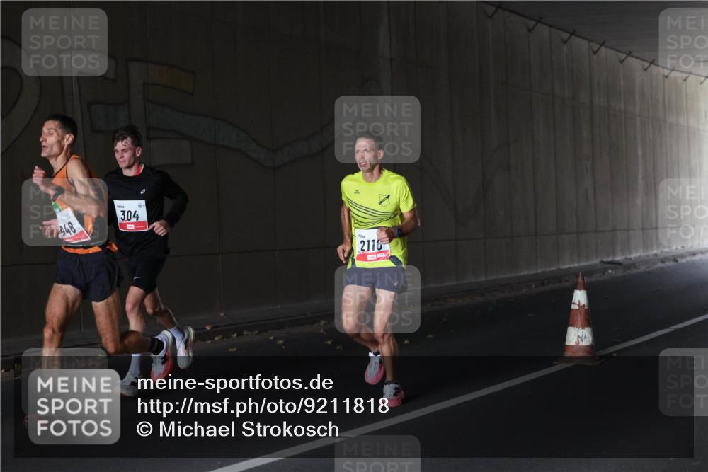 05.10.2025 - 20. swb-Marathon Bremen Michael Strokosch http://msf.ph/oto/9211818 05.10.2025 12:02:45 Laufen 47948, 304, 2176 meine-sportfotos.de