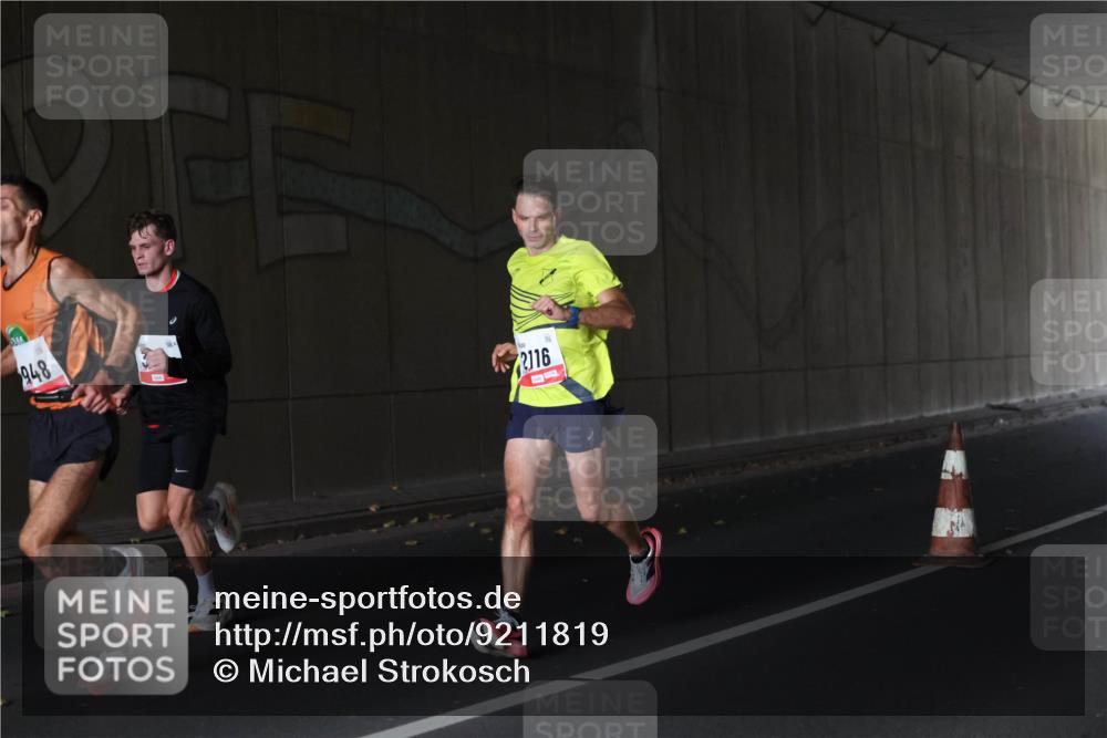 05.10.2025 - 20. swb-Marathon Bremen Michael Strokosch http://msf.ph/oto/9211819 05.10.2025 12:02:45 Laufen 948, 2116 meine-sportfotos.de