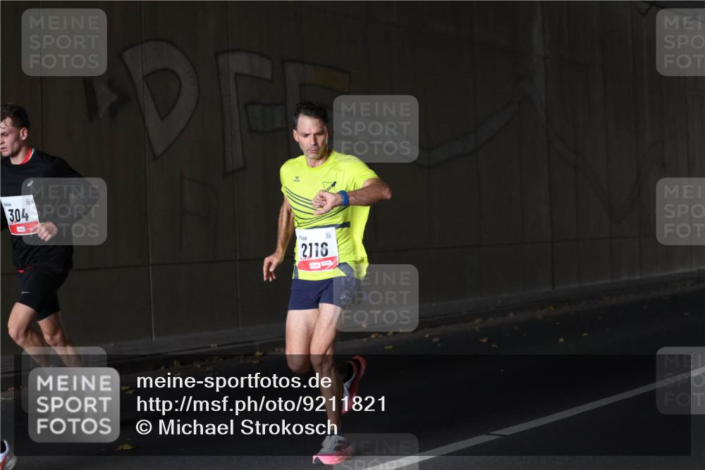 05.10.2025 - 20. swb-Marathon Bremen Michael Strokosch http://msf.ph/oto/9211821 05.10.2025 12:02:46 Laufen 304, 2116 meine-sportfotos.de