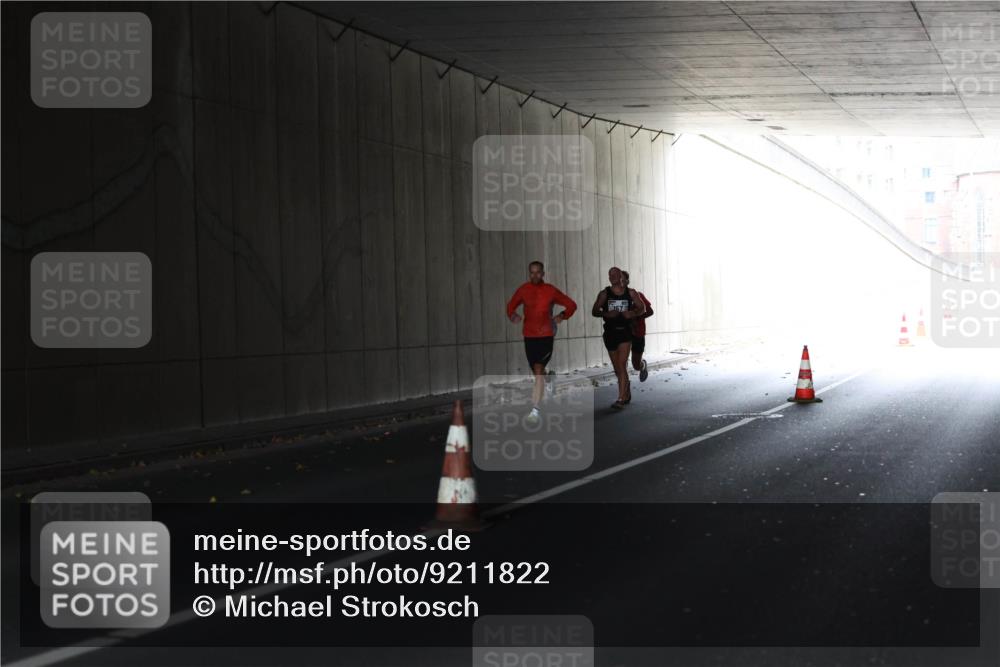 05.10.2025 - 20. swb-Marathon Bremen Michael Strokosch http://msf.ph/oto/9211822 05.10.2025 12:03:30 Laufen  meine-sportfotos.de