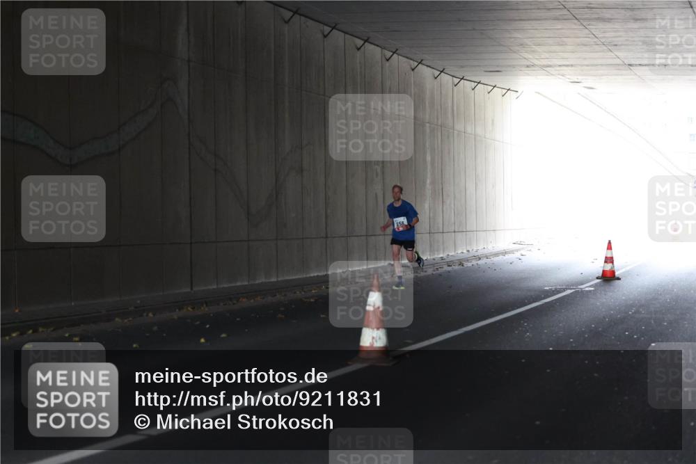 05.10.2025 - 20. swb-Marathon Bremen Michael Strokosch http://msf.ph/oto/9211831 05.10.2025 12:04:03 Laufen 956 meine-sportfotos.de