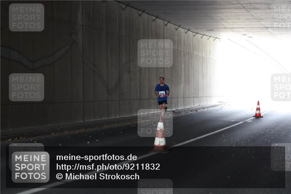 05.10.2025 - 20. swb-Marathon Bremen Michael Strokosch http://msf.ph/oto/9211832 05.10.2025 12:04:03 Laufen 956 meine-sportfotos.de