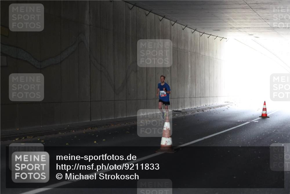 05.10.2025 - 20. swb-Marathon Bremen Michael Strokosch http://msf.ph/oto/9211833 05.10.2025 12:04:03 Laufen 956 meine-sportfotos.de