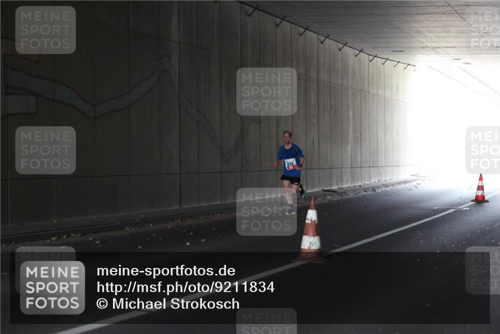 05.10.2025 - 20. swb-Marathon Bremen Michael Strokosch http://msf.ph/oto/9211834 05.10.2025 12:04:04 Laufen 956 meine-sportfotos.de