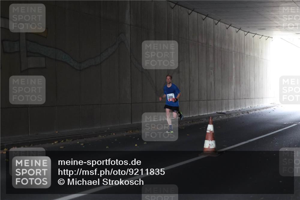 05.10.2025 - 20. swb-Marathon Bremen Michael Strokosch http://msf.ph/oto/9211835 05.10.2025 12:04:04 Laufen 956 meine-sportfotos.de