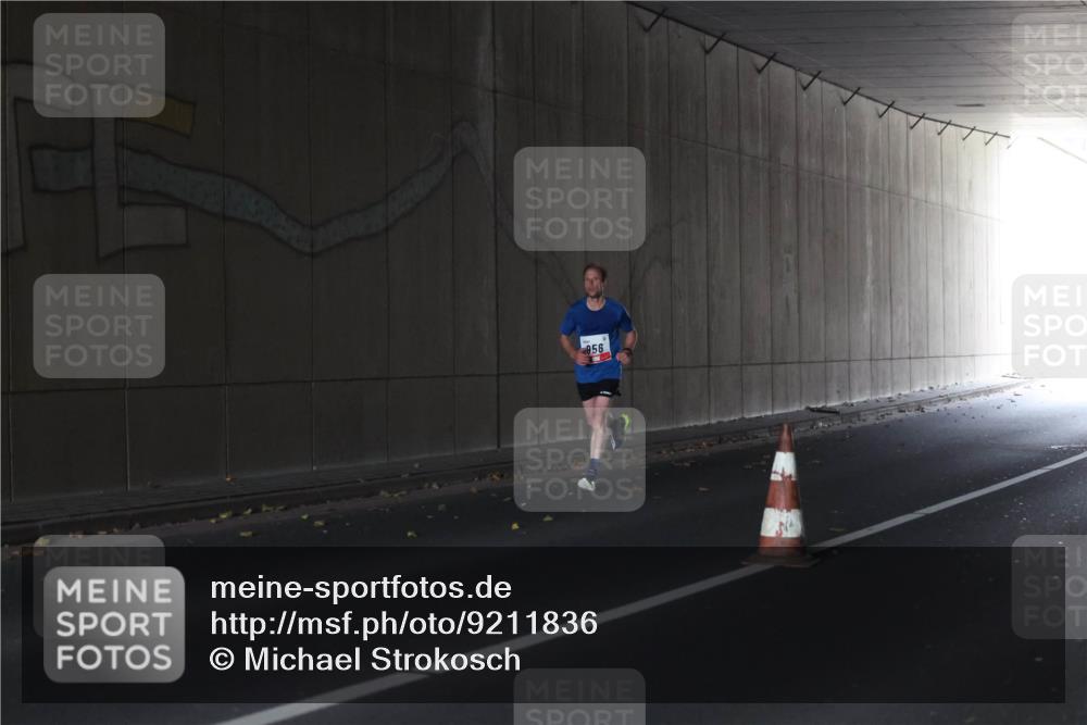 05.10.2025 - 20. swb-Marathon Bremen Michael Strokosch http://msf.ph/oto/9211836 05.10.2025 12:04:05 Laufen 956 meine-sportfotos.de