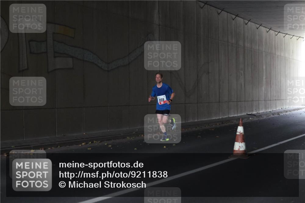 05.10.2025 - 20. swb-Marathon Bremen Michael Strokosch http://msf.ph/oto/9211838 05.10.2025 12:04:05 Laufen 956 meine-sportfotos.de