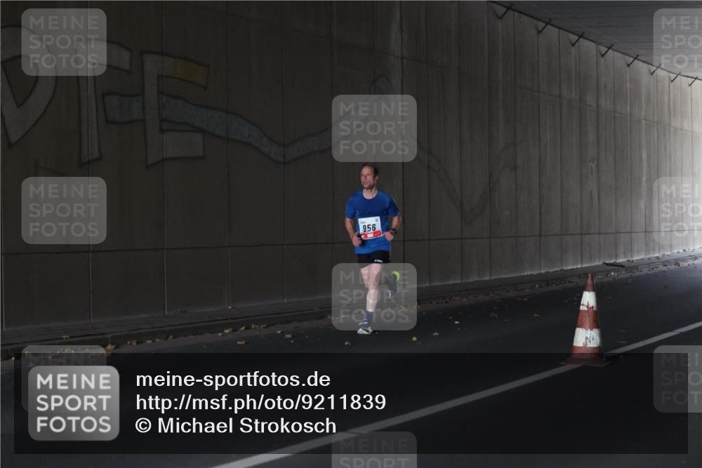 05.10.2025 - 20. swb-Marathon Bremen Michael Strokosch http://msf.ph/oto/9211839 05.10.2025 12:04:05 Laufen 956 meine-sportfotos.de
