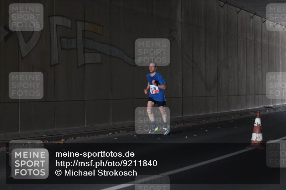 05.10.2025 - 20. swb-Marathon Bremen Michael Strokosch http://msf.ph/oto/9211840 05.10.2025 12:04:06 Laufen 956 meine-sportfotos.de