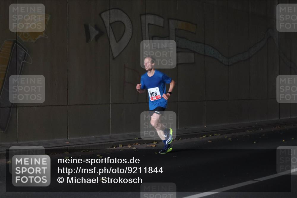 05.10.2025 - 20. swb-Marathon Bremen Michael Strokosch http://msf.ph/oto/9211844 05.10.2025 12:04:07 Laufen 956 meine-sportfotos.de