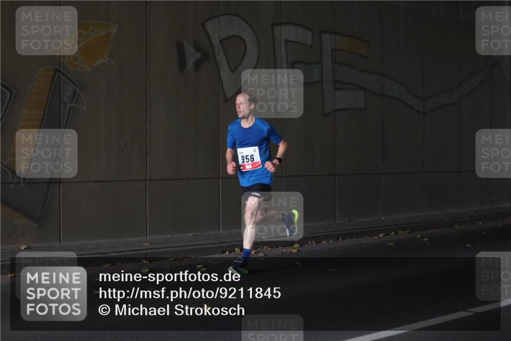 05.10.2025 - 20. swb-Marathon Bremen Michael Strokosch http://msf.ph/oto/9211845 05.10.2025 12:04:07 Laufen 956 meine-sportfotos.de
