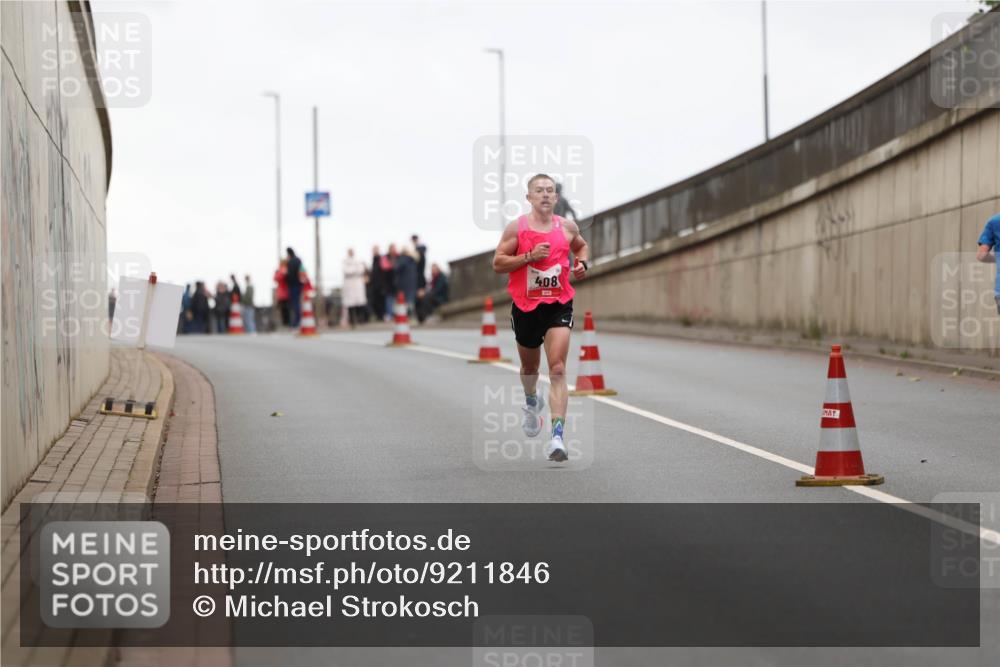 05.10.2025 - 20. swb-Marathon Bremen Michael Strokosch http://msf.ph/oto/9211846 05.10.2025 12:04:20 Laufen 408 meine-sportfotos.de
