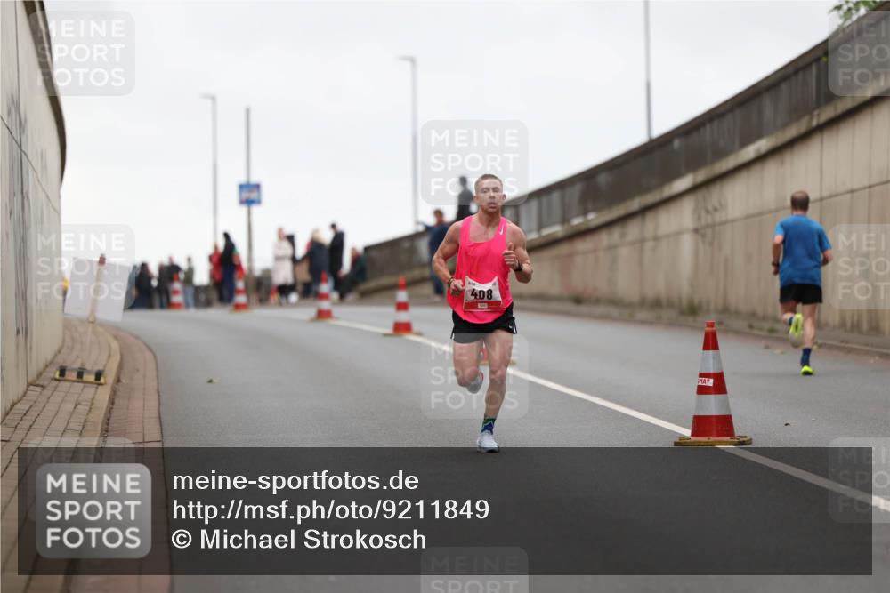 05.10.2025 - 20. swb-Marathon Bremen Michael Strokosch http://msf.ph/oto/9211849 05.10.2025 12:04:21 Laufen 408 meine-sportfotos.de