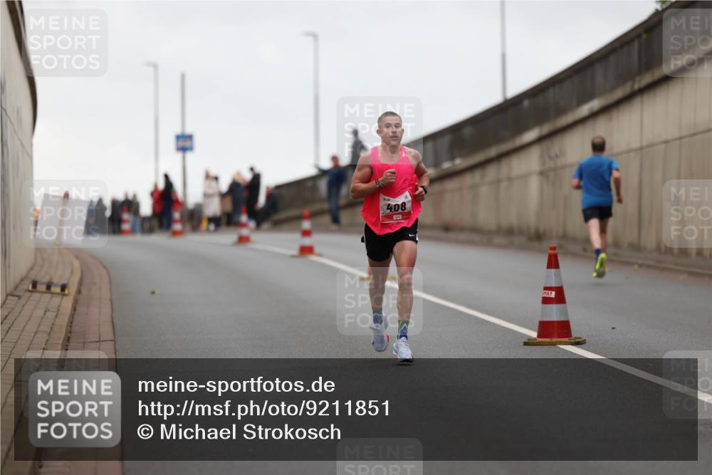 05.10.2025 - 20. swb-Marathon Bremen Michael Strokosch http://msf.ph/oto/9211851 05.10.2025 12:04:21 Laufen 408 meine-sportfotos.de