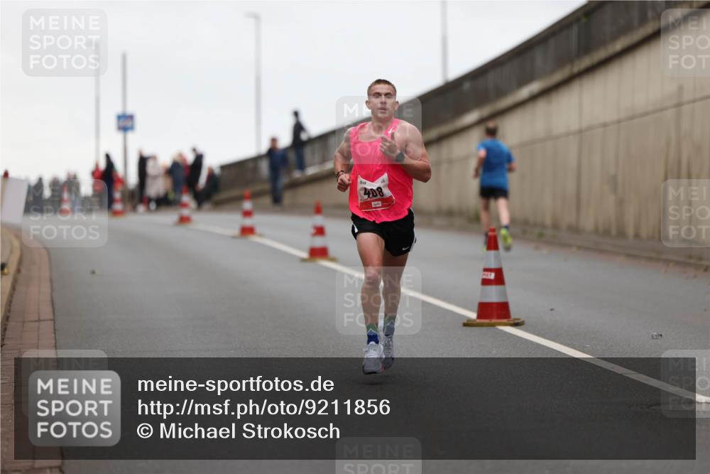 05.10.2025 - 20. swb-Marathon Bremen Michael Strokosch http://msf.ph/oto/9211856 05.10.2025 12:04:22 Laufen 408 meine-sportfotos.de