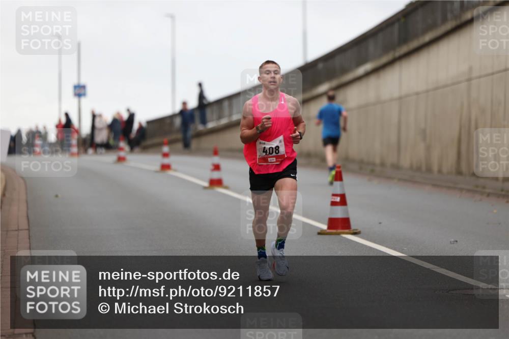 05.10.2025 - 20. swb-Marathon Bremen Michael Strokosch http://msf.ph/oto/9211857 05.10.2025 12:04:23 Laufen 408 meine-sportfotos.de