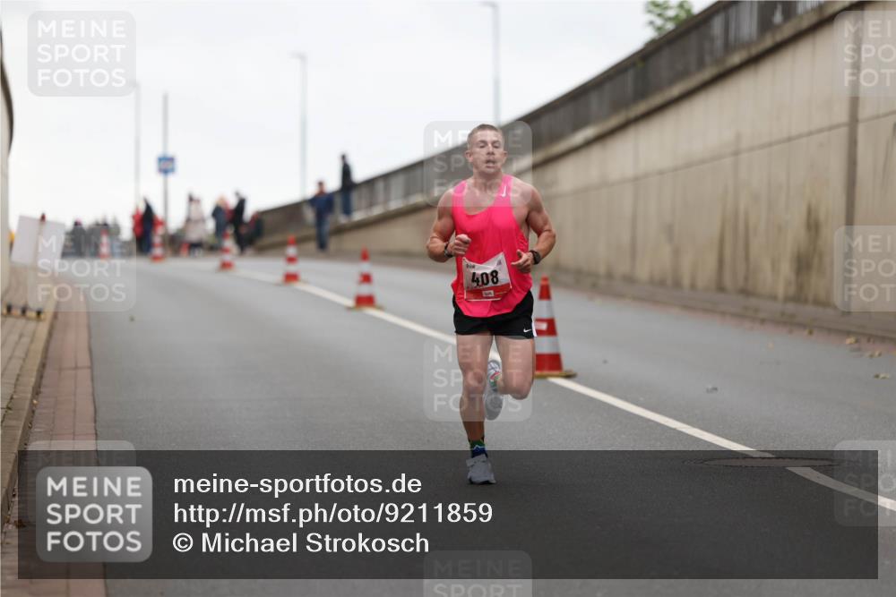 05.10.2025 - 20. swb-Marathon Bremen Michael Strokosch http://msf.ph/oto/9211859 05.10.2025 12:04:23 Laufen 408 meine-sportfotos.de
