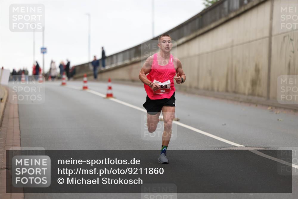 05.10.2025 - 20. swb-Marathon Bremen Michael Strokosch http://msf.ph/oto/9211860 05.10.2025 12:04:24 Laufen  meine-sportfotos.de