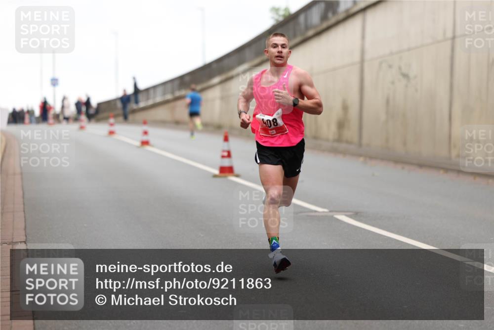 05.10.2025 - 20. swb-Marathon Bremen Michael Strokosch http://msf.ph/oto/9211863 05.10.2025 12:04:25 Laufen 08 meine-sportfotos.de