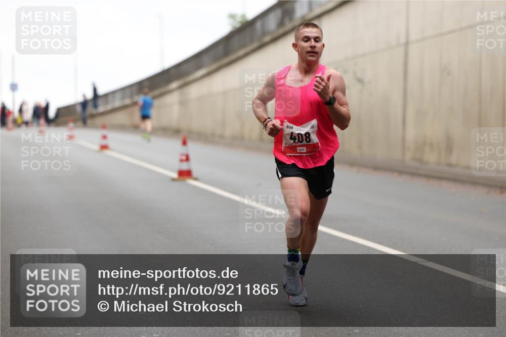 05.10.2025 - 20. swb-Marathon Bremen Michael Strokosch http://msf.ph/oto/9211865 05.10.2025 12:04:25 Laufen 408 meine-sportfotos.de