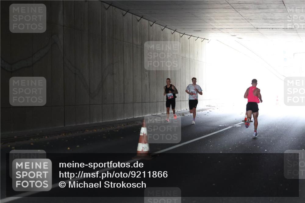 05.10.2025 - 20. swb-Marathon Bremen Michael Strokosch http://msf.ph/oto/9211866 05.10.2025 12:04:32 Laufen 309 meine-sportfotos.de