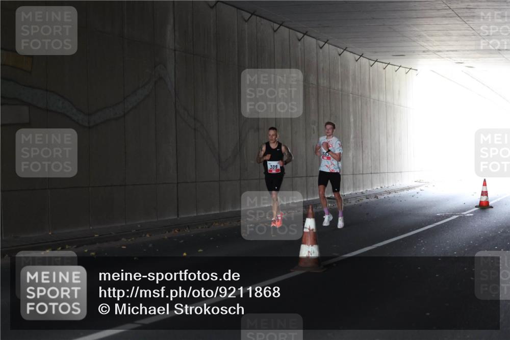 05.10.2025 - 20. swb-Marathon Bremen Michael Strokosch http://msf.ph/oto/9211868 05.10.2025 12:04:33 Laufen 309, 1663 meine-sportfotos.de