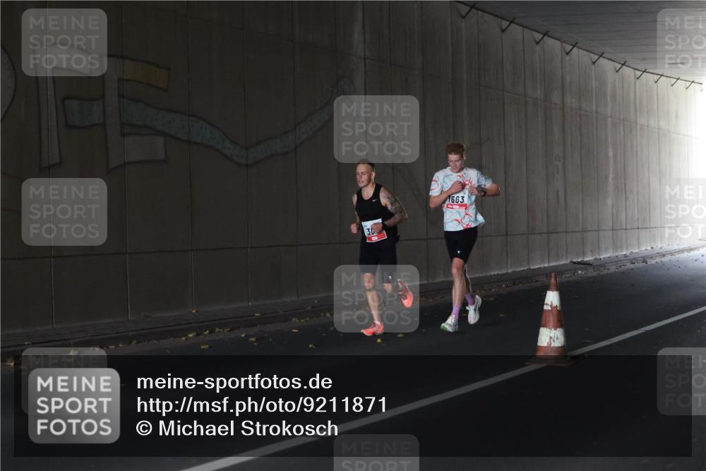 05.10.2025 - 20. swb-Marathon Bremen Michael Strokosch http://msf.ph/oto/9211871 05.10.2025 12:04:34 Laufen 30, 1663 meine-sportfotos.de