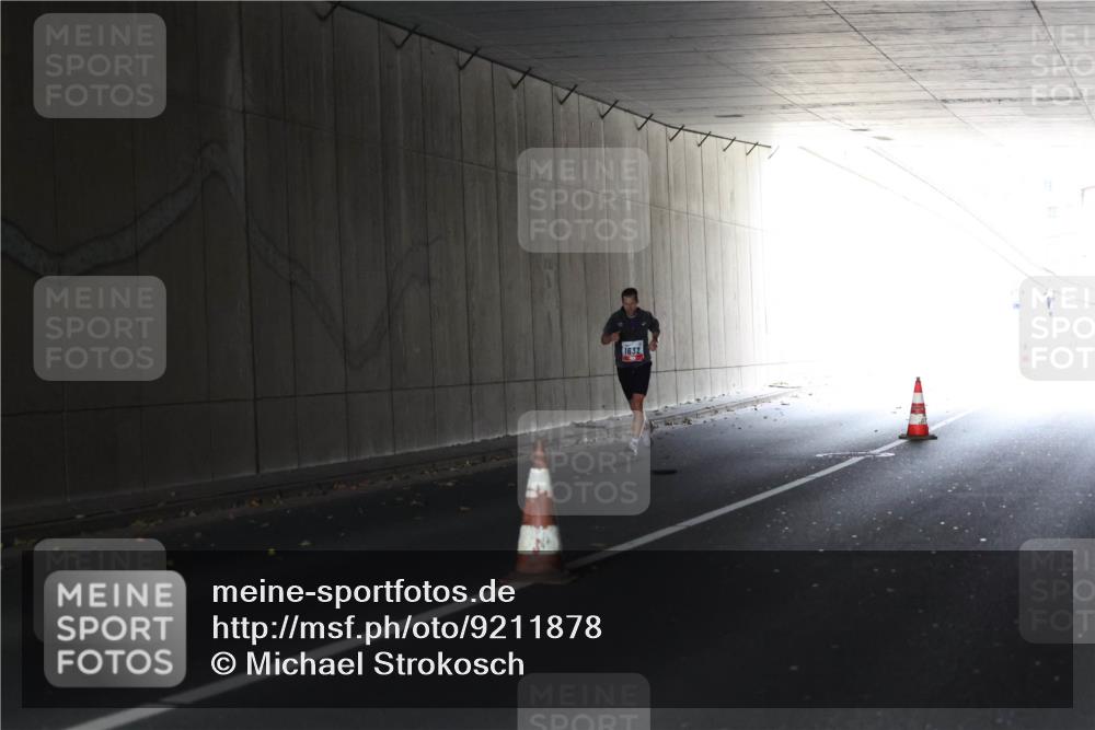 05.10.2025 - 20. swb-Marathon Bremen Michael Strokosch http://msf.ph/oto/9211878 05.10.2025 12:05:51 Laufen 1632 meine-sportfotos.de