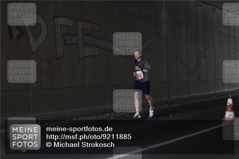 05.10.2025 - 20. swb-Marathon Bremen Michael Strokosch http://msf.ph/oto/9211885 05.10.2025 12:05:54 Laufen 1632 meine-sportfotos.de