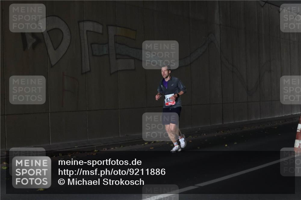 05.10.2025 - 20. swb-Marathon Bremen Michael Strokosch http://msf.ph/oto/9211886 05.10.2025 12:05:54 Laufen 163 meine-sportfotos.de
