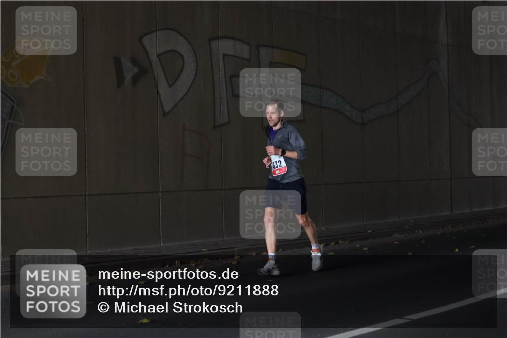 05.10.2025 - 20. swb-Marathon Bremen Michael Strokosch http://msf.ph/oto/9211888 05.10.2025 12:05:55 Laufen 632 meine-sportfotos.de