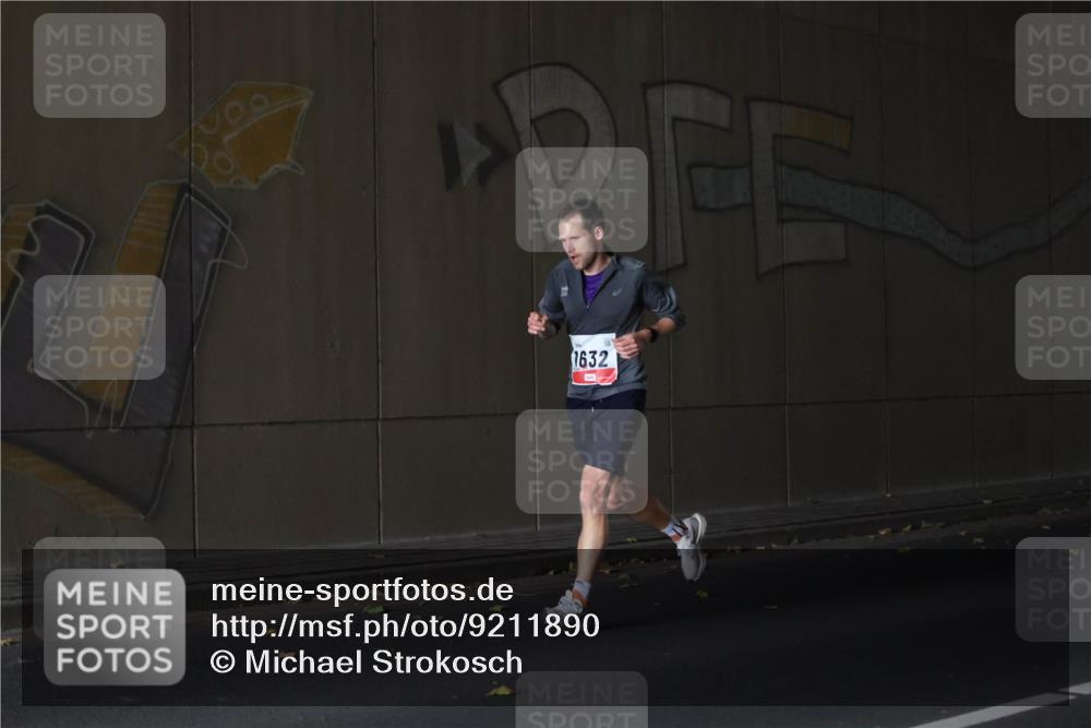 05.10.2025 - 20. swb-Marathon Bremen Michael Strokosch http://msf.ph/oto/9211890 05.10.2025 12:05:55 Laufen 1632 meine-sportfotos.de