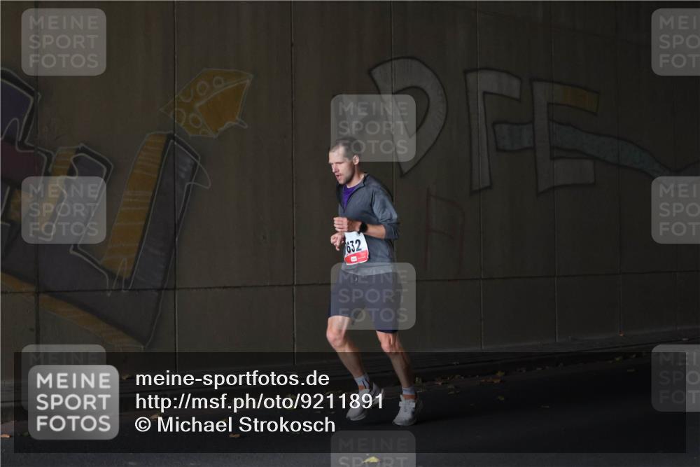 05.10.2025 - 20. swb-Marathon Bremen Michael Strokosch http://msf.ph/oto/9211891 05.10.2025 12:05:56 Laufen 632 meine-sportfotos.de