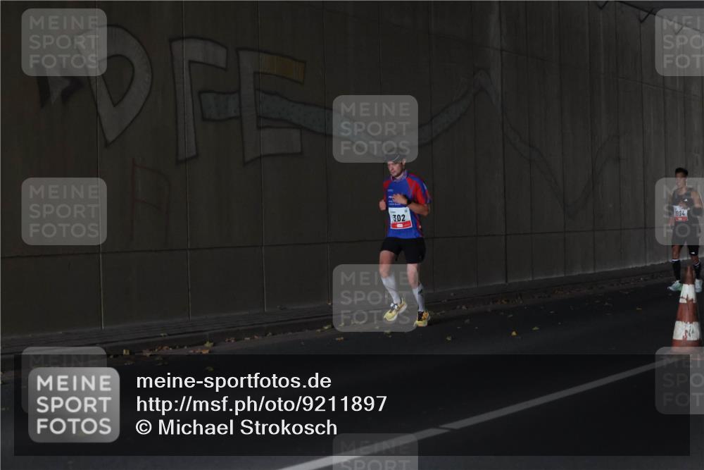 05.10.2025 - 20. swb-Marathon Bremen Michael Strokosch http://msf.ph/oto/9211897 05.10.2025 12:06:11 Laufen 1994, 302 meine-sportfotos.de
