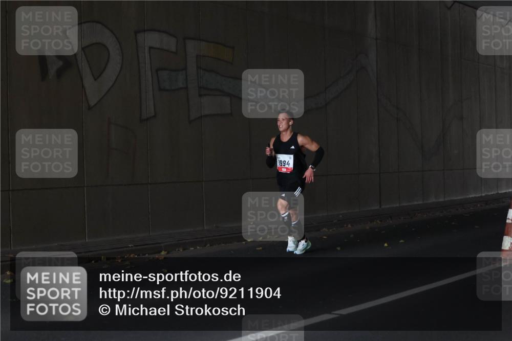 05.10.2025 - 20. swb-Marathon Bremen Michael Strokosch http://msf.ph/oto/9211904 05.10.2025 12:06:13 Laufen 1994 meine-sportfotos.de