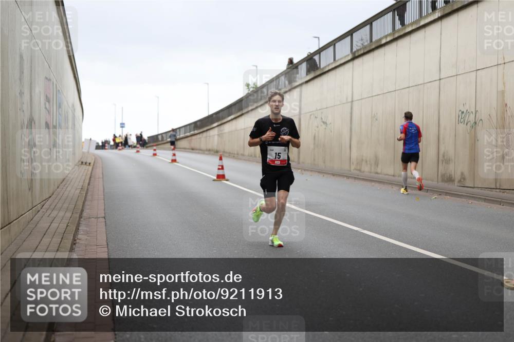 05.10.2025 - 20. swb-Marathon Bremen Michael Strokosch http://msf.ph/oto/9211913 05.10.2025 12:06:20 Laufen 15 meine-sportfotos.de