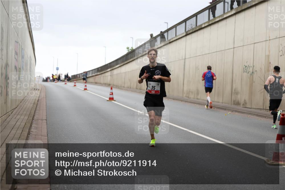 05.10.2025 - 20. swb-Marathon Bremen Michael Strokosch http://msf.ph/oto/9211914 05.10.2025 12:06:21 Laufen 15 meine-sportfotos.de
