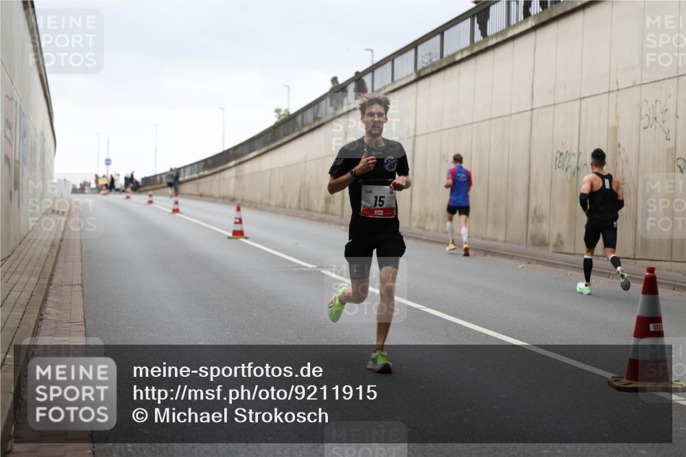 05.10.2025 - 20. swb-Marathon Bremen Michael Strokosch http://msf.ph/oto/9211915 05.10.2025 12:06:21 Laufen 338, 15 meine-sportfotos.de