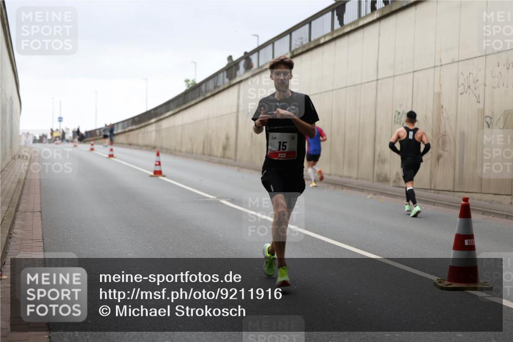 05.10.2025 - 20. swb-Marathon Bremen Michael Strokosch http://msf.ph/oto/9211916 05.10.2025 12:06:21 Laufen 15 meine-sportfotos.de