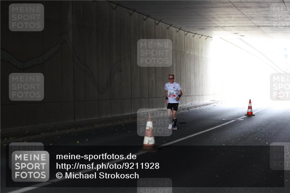05.10.2025 - 20. swb-Marathon Bremen Michael Strokosch http://msf.ph/oto/9211928 05.10.2025 12:06:59 Laufen 308 meine-sportfotos.de