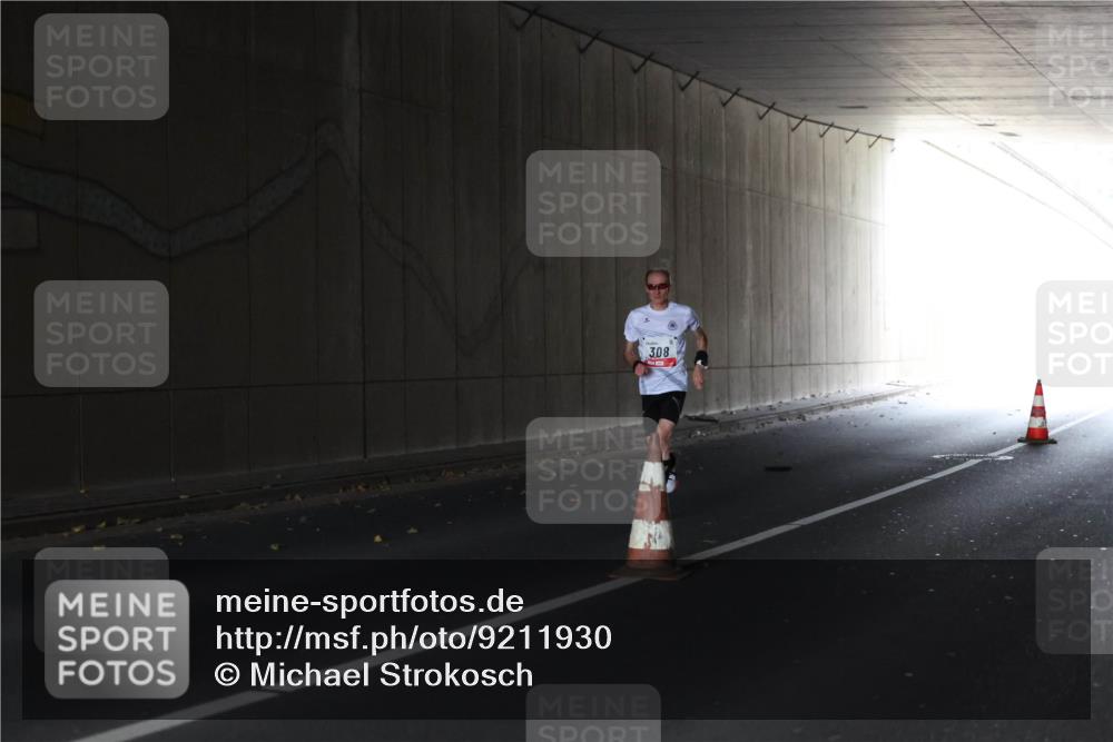 05.10.2025 - 20. swb-Marathon Bremen Michael Strokosch http://msf.ph/oto/9211930 05.10.2025 12:07:00 Laufen 308 meine-sportfotos.de