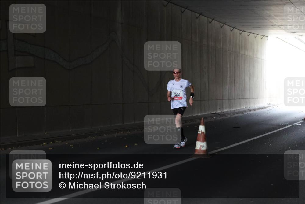 05.10.2025 - 20. swb-Marathon Bremen Michael Strokosch http://msf.ph/oto/9211931 05.10.2025 12:07:01 Laufen 308 meine-sportfotos.de