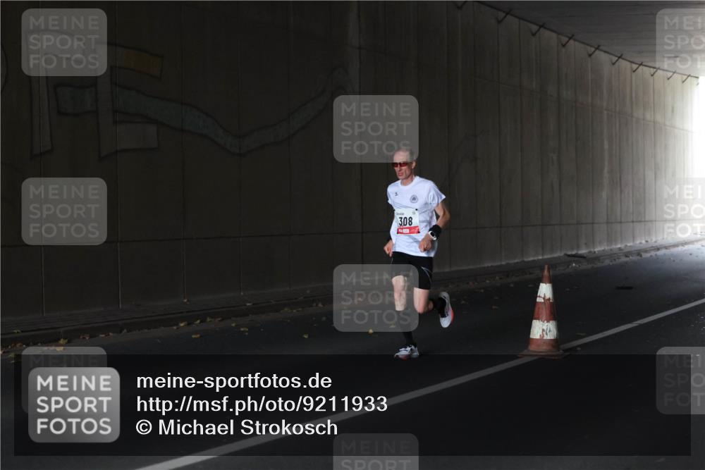 05.10.2025 - 20. swb-Marathon Bremen Michael Strokosch http://msf.ph/oto/9211933 05.10.2025 12:07:01 Laufen 308 meine-sportfotos.de