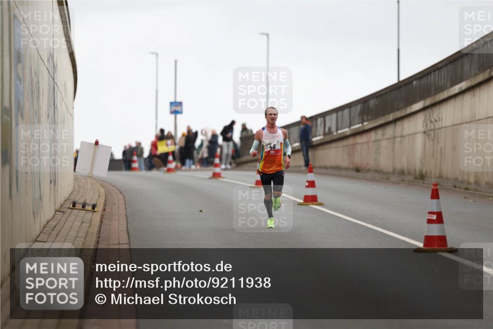 05.10.2025 - 20. swb-Marathon Bremen Michael Strokosch http://msf.ph/oto/9211938 05.10.2025 12:07:58 Laufen 49 meine-sportfotos.de
