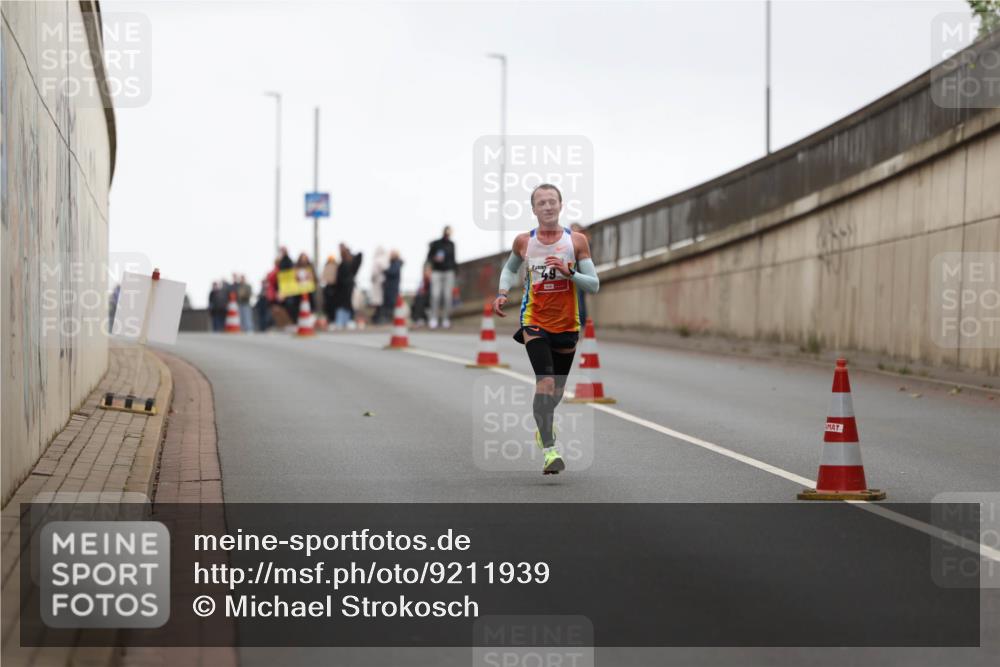 05.10.2025 - 20. swb-Marathon Bremen Michael Strokosch http://msf.ph/oto/9211939 05.10.2025 12:07:59 Laufen  meine-sportfotos.de